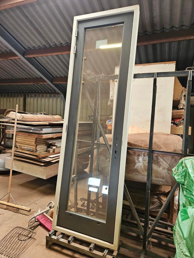 Kozijn met deur en glas, Ophalen