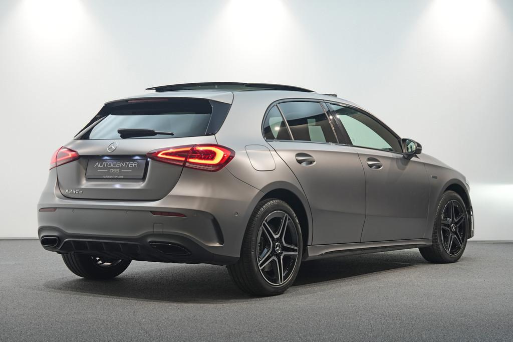 Mercedes-Benz A-Klasse 250 e AMG MAGNO MAT ✅ PANO ✅ NIGH, Auto's, Gebruikt, Zwart, 4 cilinders, Bedrijf