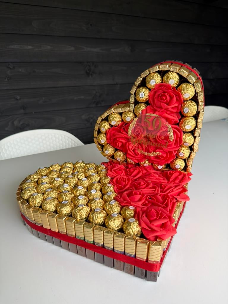 Huwelijks jubileum cadeau- luxe chocolade hart ferrero merci, Hobby en Vrije tijd, Feestartikelen, Ophalen, Nieuw