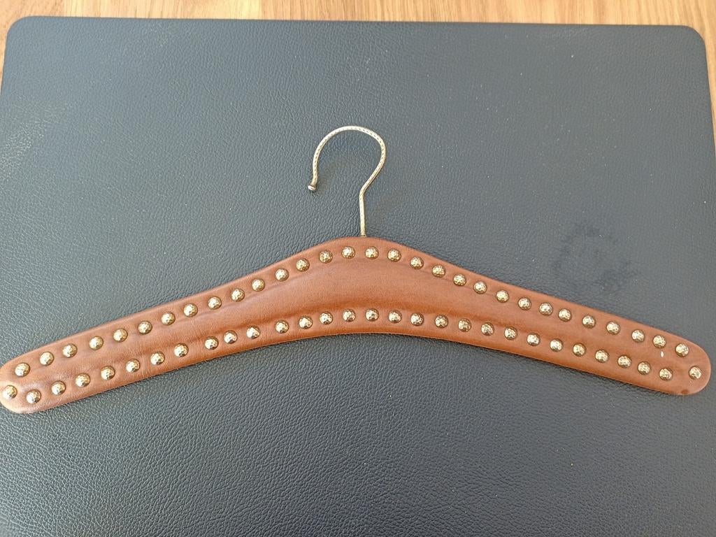 Vintage Teyro Kledinghanger Leer met Gouden Studs Jaren 60/7, Kleding | Dames, Kledinghangers, Ophalen of Verzenden