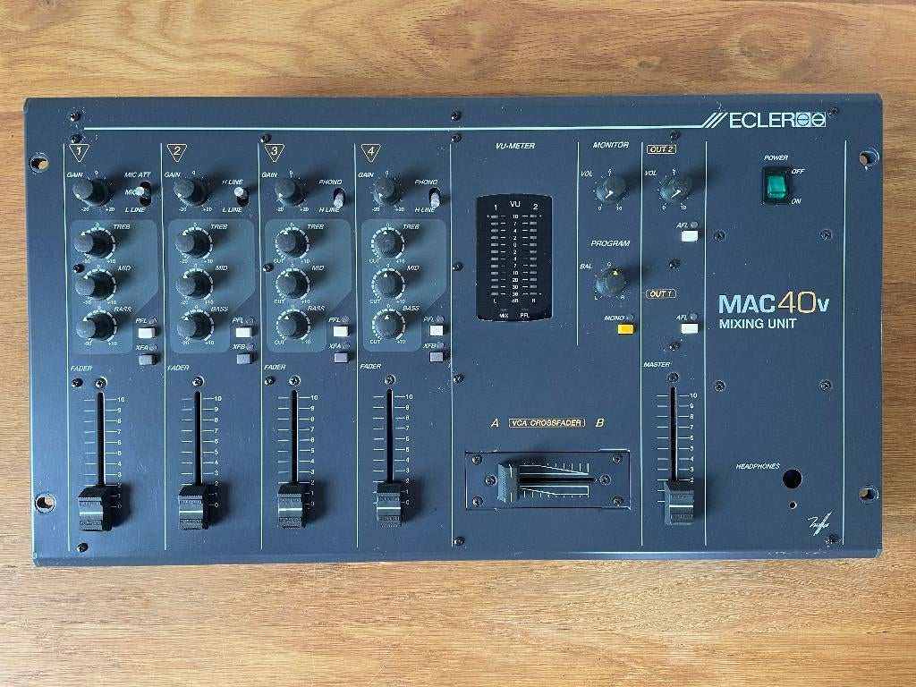 Ecler Mac40v 4-kanaals DJ-mixer, Muziek en Instrumenten, Mengpanelen, Ophalen of Verzenden, Gebruikt, Minder dan 5 kanalen, Microfooningang
