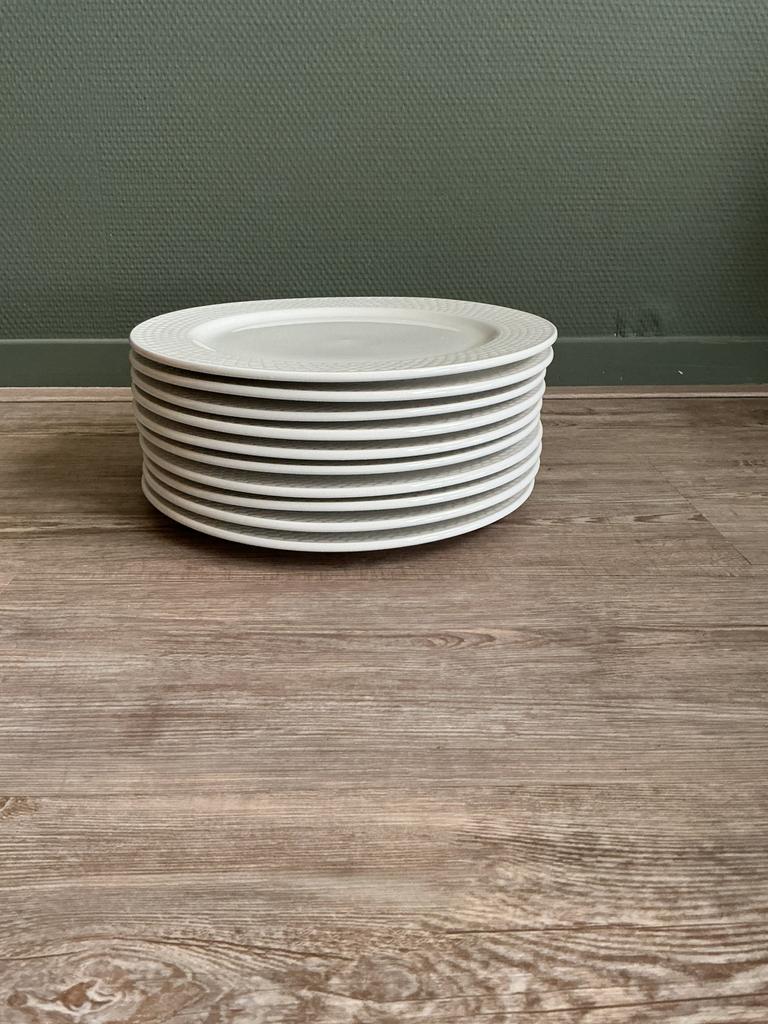 10 witte porseleinen dinerborden van InterMezzo, Huis en Inrichting, Keuken | Servies, Ophalen, Gebruikt, Bord(en), Overige stijlen