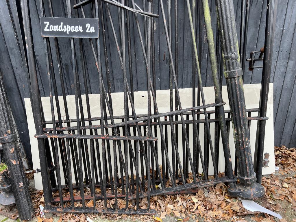 mooi antiek openslaand 4 delige poort  mooi voor landhuis, Tuin en Terras, Schuttingen, Gebruikt, Niet ingevuld, Niet ingevuld