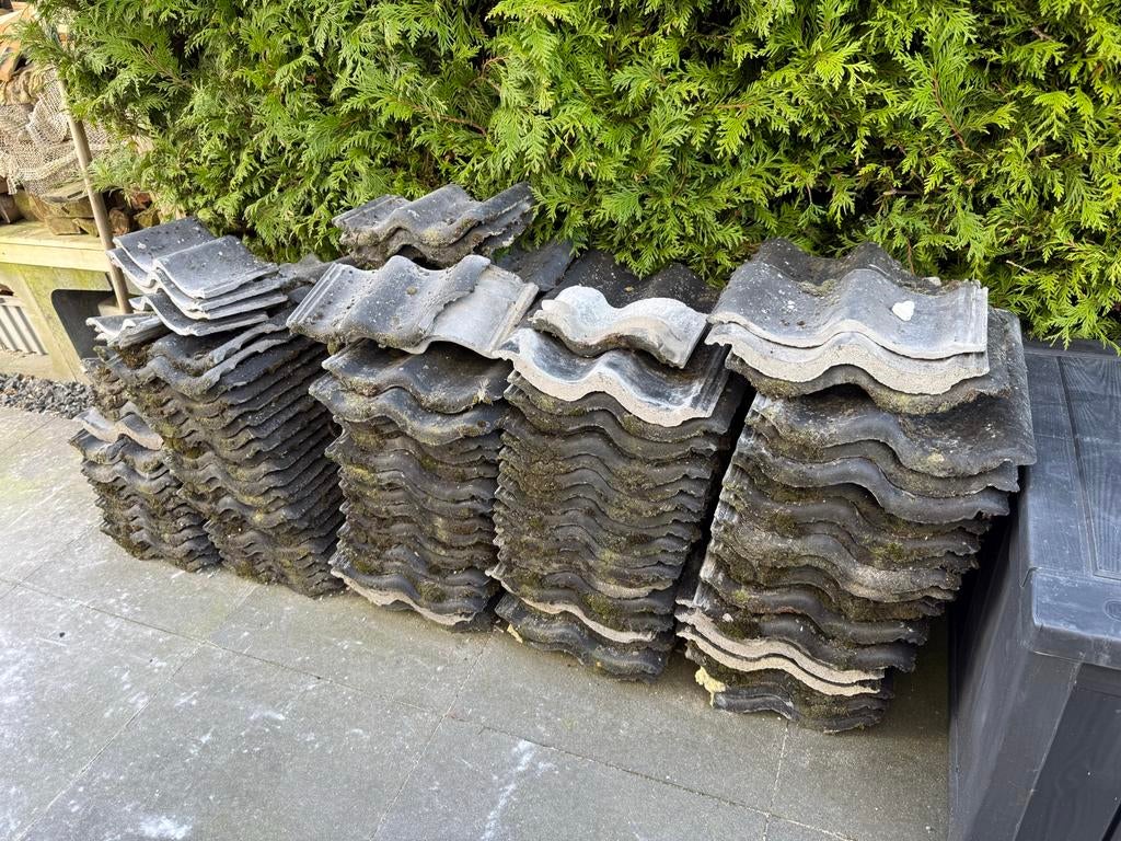 Ca. 120 antraciet/zwarte dakpannen - Gratis af te halen, Doe-het-zelf en Verbouw, Dakpannen en Dakbedekking, Ophalen, Gebruikt