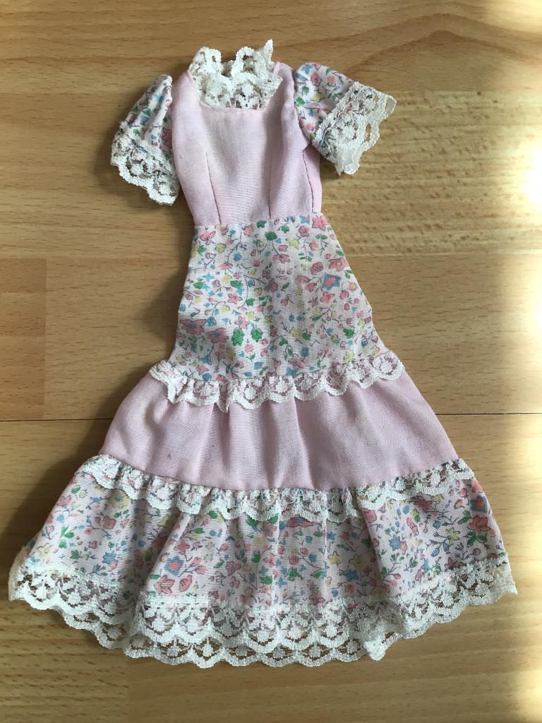 Vintage Barbie Sindy Fleur, Verzamelen, Poppen, Ophalen of Verzenden, Zo goed als nieuw, Kleertjes