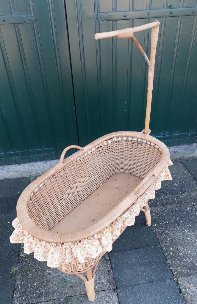 Lief Vintage Poppenwiegje van Rotan, Ophalen