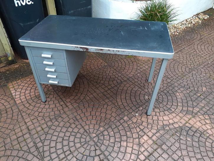 Gratis af te halen. Vintage stalen buro. Gispen stijl., Huis en Inrichting, Bureaus, Gebruikt, Ophalen