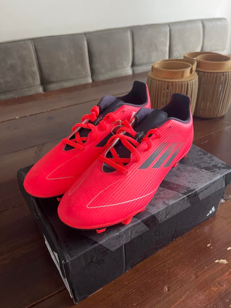 Adidas F50 roze voetbalschoenen, Ophalen of Verzenden, Nieuw, Schoenen