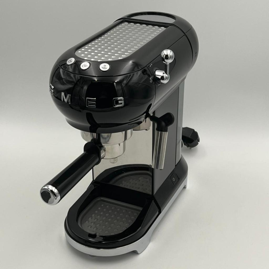 Smeg ECF01BLEU Koffiezetapparaat Espresso Jaren '50 Zwart, Ruilrijk, Zo goed als nieuw, Info@ruilrijk.nl, Neerstraat 60, 6041 KD Roermond