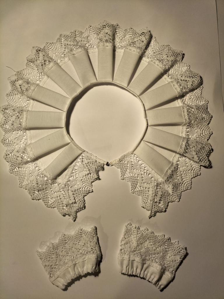 Luxe katoenen pieten kraag met kant en manchetten, Ophalen of Verzenden, Nieuw, Kerstmis of Sinterklaas, Accessoires