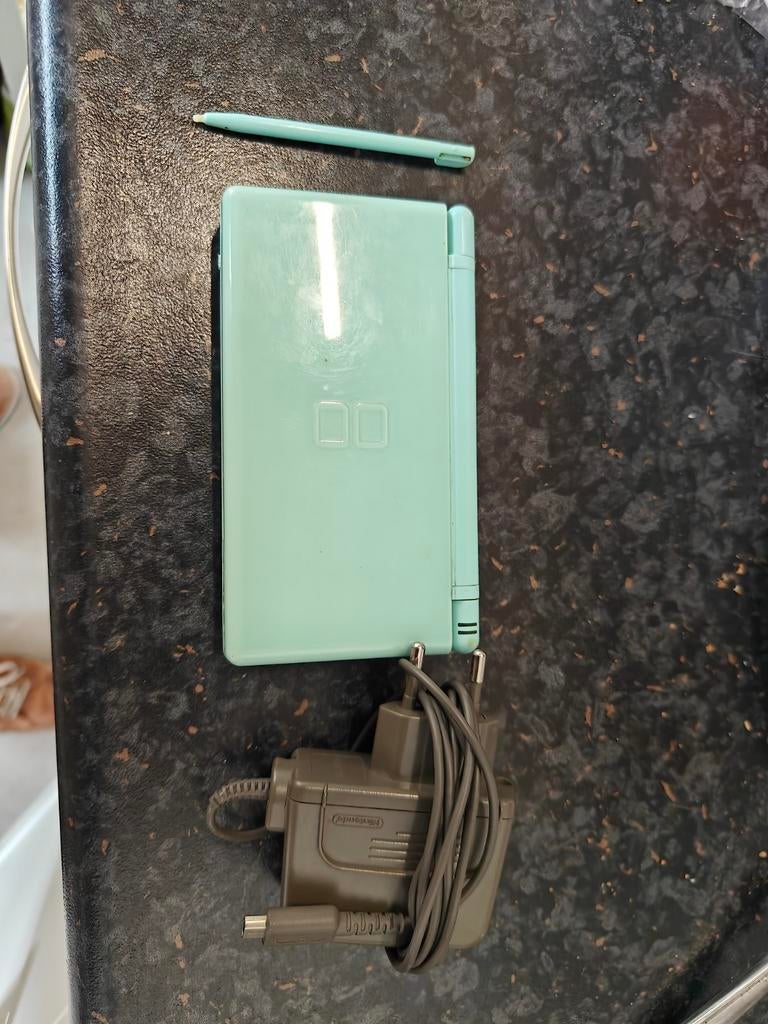 Nintendo DS Lite + oplader – Werkend – Mintgroen, 1 speler, Ophalen of Verzenden, Gebruikt, Vanaf 3 jaar