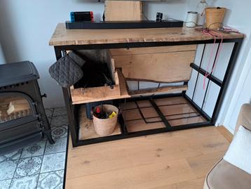 Houthok, haardhout, opslag haardhout. beschikbaar voor biedingen