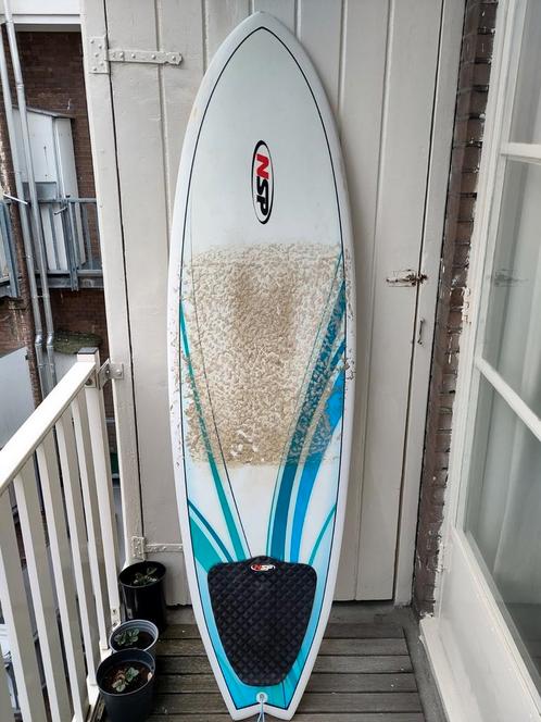 NSP surfboard 6'4 Fish, Watersport en Boten, Golfsurfen, Gebruikt, Fish, Met vinnen, Met koord, Ophalen of Verzenden