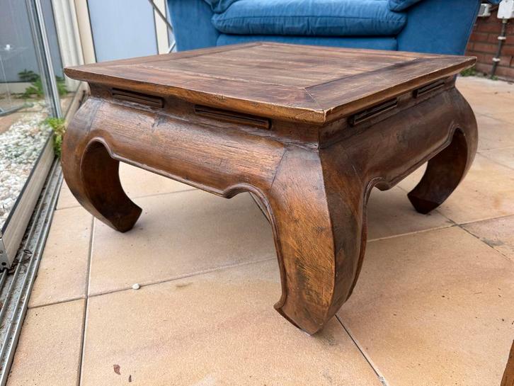 Koloniale houten salontafel met sierlijke poten, Huis en Inrichting, Tafels | Salontafels, Gebruikt, 50 tot 75 cm, 50 tot 100 cm