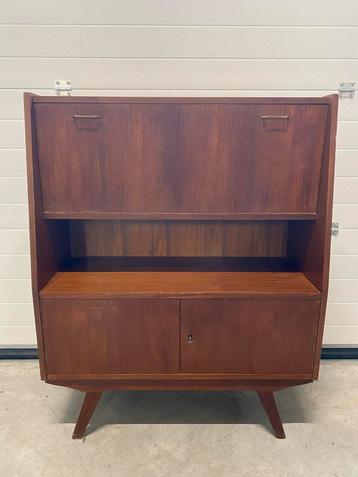 Retro Wandmeubel beschikbaar voor biedingen