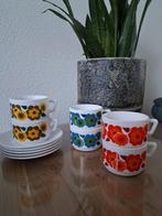 Vintage kop en schotels Arcopal Lotus bloemenmotief '70, Ophalen of Verzenden, Gebruikt, Overige stijlen, Kop(pen) en/of Schotel(s)