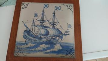 Tegel en een bord antieke Delfts Blauw  beschikbaar voor biedingen