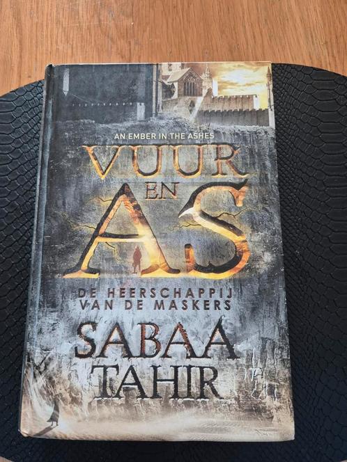 Sabaa Tahir - De heerschappij van de maskers, Boeken, Kinderboeken | Jeugd | 13 jaar en ouder, Zo goed als nieuw, Ophalen of Verzenden