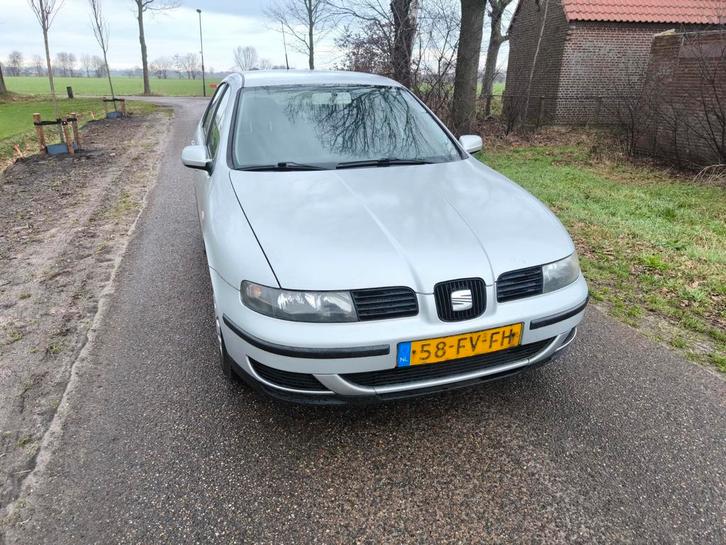 Seat Leon 1.6 74KW 2000 Grijs, Auto's, Seat, Particulier, Leon, Benzine, Hatchback, Handgeschakeld, Origineel Nederlands, Zilver of Grijs