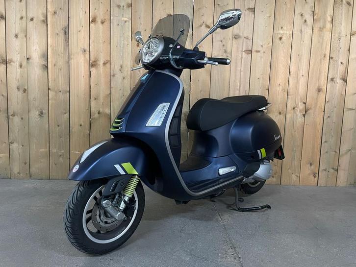 Vespa GTS 300 HPE Supertech AKRAPOVIC UITLAAT!, Motoren, Motoren | Piaggio, Bedrijf, Scooter, 1 cilinder, Minimaal motorrijbewijs A2