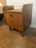 Vintage Nachtkastje met Glasplaat, Huis en Inrichting, Slaapkamer | Nachtkastjes, Ophalen, Gebruikt, 55 tot 70 cm, 45 tot 65 cm