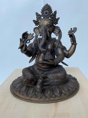 Bronzen Buddha op ovale voet beschikbaar voor biedingen