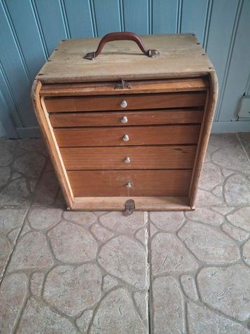 Vintage ladekastje, tandarts kastje uit Frankrijk beschikbaar voor biedingen