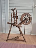Werkend spinnewiel met wol en klossen, Hobby en Vrije tijd, Ophalen of Verzenden, Gebruikt, Spinnewiel