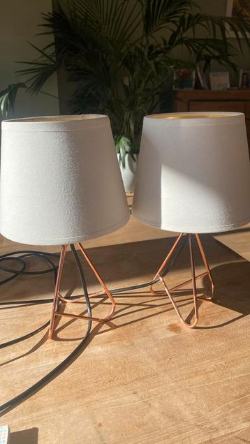 2 lampjes , lucide, witte kap  beschikbaar voor biedingen