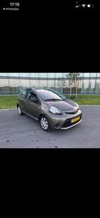Toyota Aygo Nieuwe APK 5DRS Airco. 2012 Bruin, Voorwielaandrijving, Stof, Zwart, Bruin