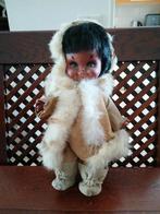 Mooie pop eskimo out-fit met echt bond., Verzamelen, Poppen, Ophalen of Verzenden, Gebruikt, Pop