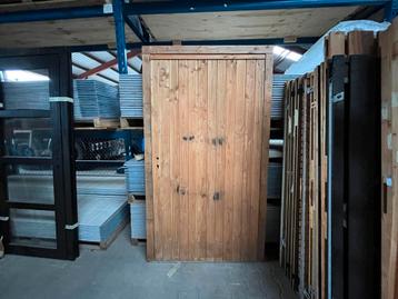 Houten Buitendeur met Kozijn 210x120cm beschikbaar voor biedingen
