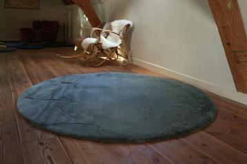 Superzacht rond vloerkleed Comfy Fluffy mosgroen Ø200 cm. beschikbaar voor biedingen