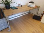 Bureau. Mooi design, hout en staal., Ophalen, Met wielen, Zo goed als nieuw, Bureau