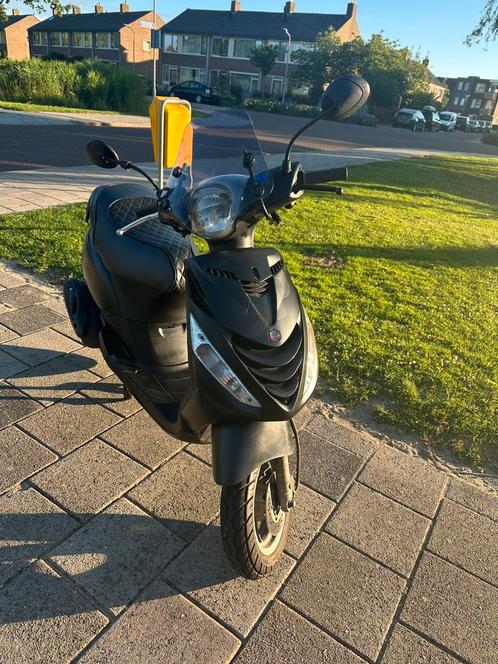 Piaggio zip 4 takt, Fietsen en Brommers, Scooters | Piaggio, Gebruikt, Zip, Maximaal 45 km/u, Benzine, Ophalen