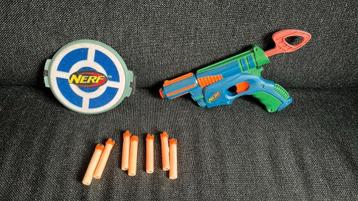 Nerf met target en pijltjes met klitteband beschikbaar voor biedingen