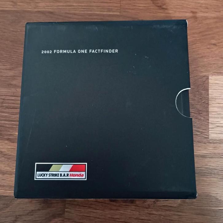 formula one factfinder 2002, Boeken, Auto's | Boeken, Zo goed als nieuw, Overige merken, Ophalen of Verzenden