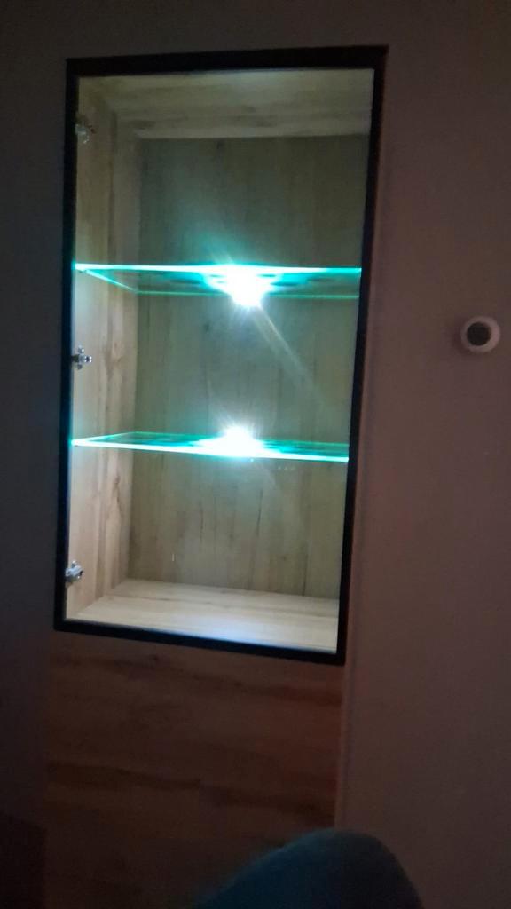 Mooie vitrinekast met glazen planken, Huis en Inrichting, Kasten | Vitrinekasten, Zo goed als nieuw, 150 tot 200 cm, 50 tot 100 cm