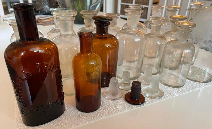Antieke Apothekersflessen, 100+ jaar oud, deels gegraveerd, Antiek en Kunst, Antiek | Glas en Kristal, Ophalen