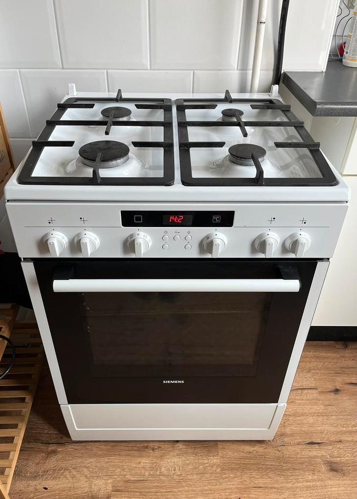 Vrijstaand gasfornuis met oven (merk Siemens), Witgoed en Apparatuur, Fornuizen, Gebruikt, Vrijstaand, Gas, 4 kookzones, 85 tot 90 cm