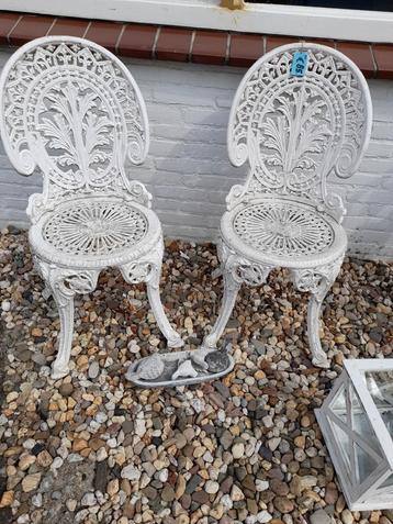 Set 2 brocante tuin stoelen  beschikbaar voor biedingen