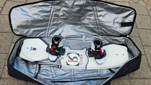 Ronix Wakeboard met Bindingen + Tas, Watersport en Boten, Wakeboarden, Gebruikt, Board en Schoenen, Ophalen of Verzenden