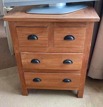 Houten kast met lades beschikbaar voor biedingen