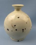 Studio pottery witte vaas in de Japanse stijl, Antiek en Kunst, Antiek | Keramiek en Aardewerk, Ophalen of Verzenden