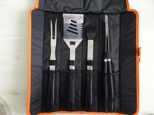 BARBECUE SET IN NON WOVEN OPBERGTAS NOG ONGEBRUIKT (NIEUW !), Tuin en Terras, Barbecue-accessoires, Nieuw, Verzenden