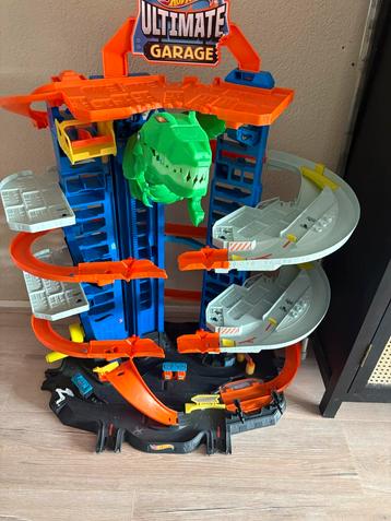 Hot Wheels Ultimate Garage met T-Rex beschikbaar voor biedingen
