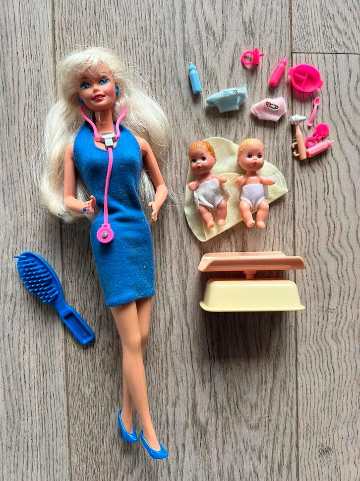 Barbie dokter, Kinderen en Baby's, Speelgoed | Poppen, Zo goed als nieuw, Barbie, Ophalen of Verzenden