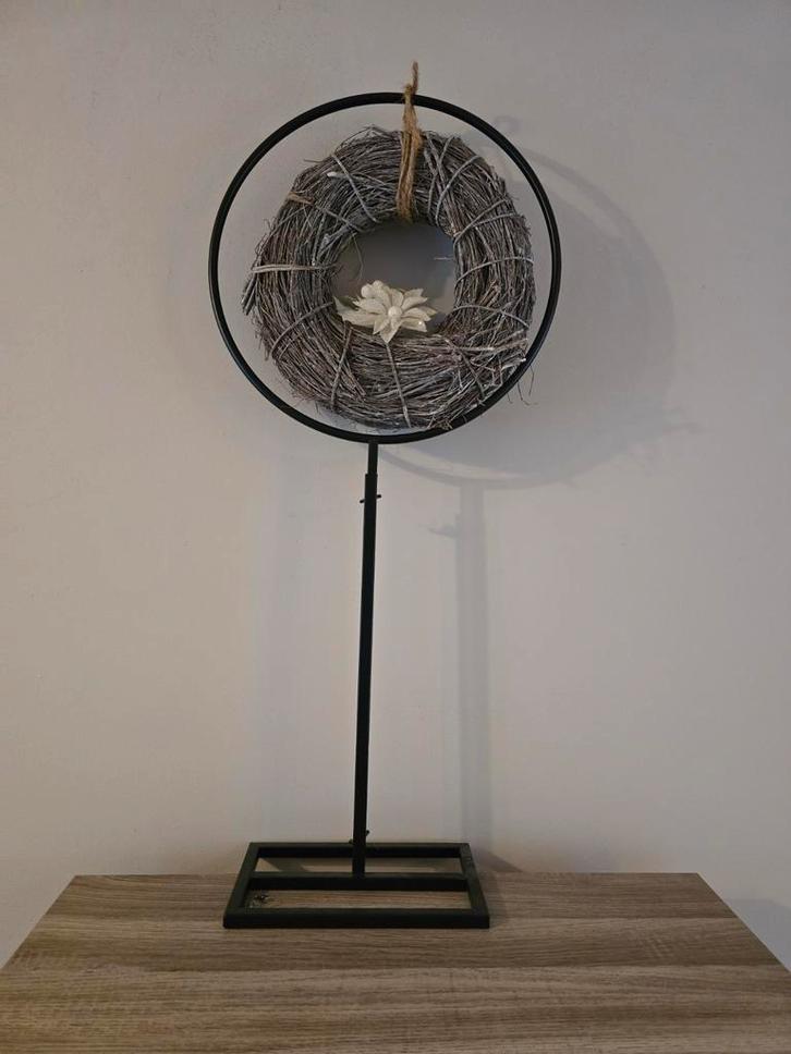 Decoratieve krans op standaard, Antiek en Kunst, Antiek | Woonaccessoires, Ophalen