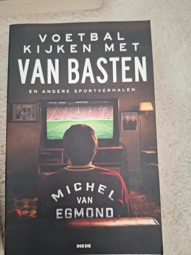 Michel van Egmond - Voetbal kijken met Van Basten, Boeken, Sportboeken, Zo goed als nieuw, Balsport, Ophalen of Verzenden