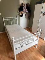 Te koop:Eenpersoonsbed met super goed matras van beddenkamer, Huis en Inrichting, Slaapkamer | Bedden, Ophalen, 90 cm, Eenpersoons
